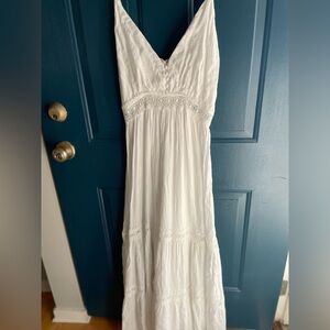 Lulu’s White Maxi Dress - S
